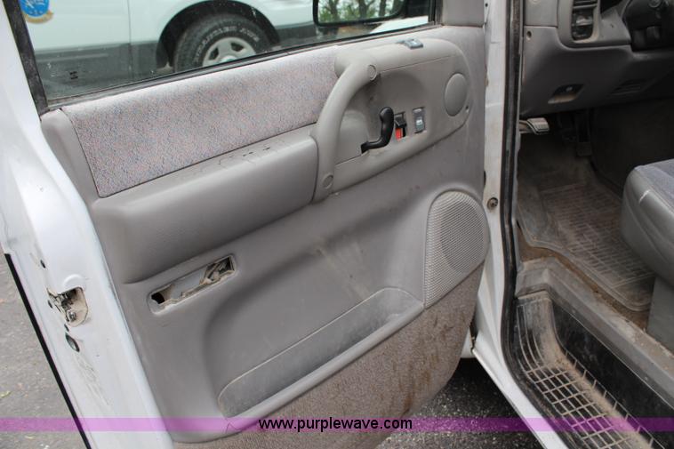 image for item G5276 1996 Chevrolet Astro van