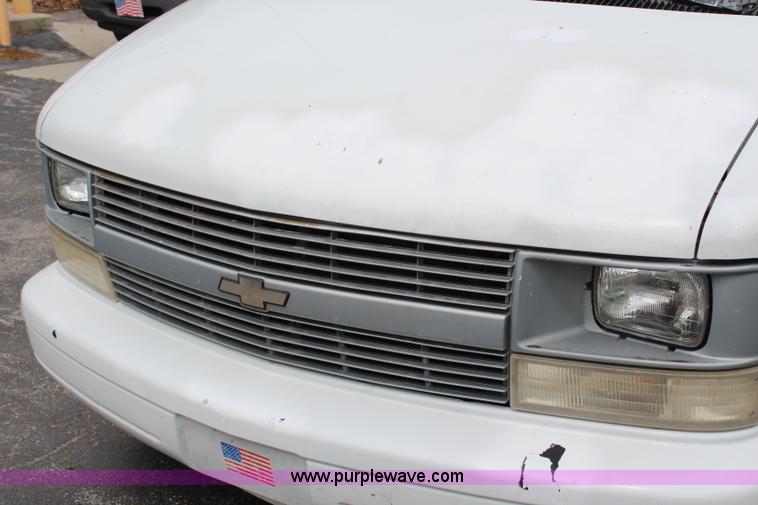 image for item G5276 1996 Chevrolet Astro van