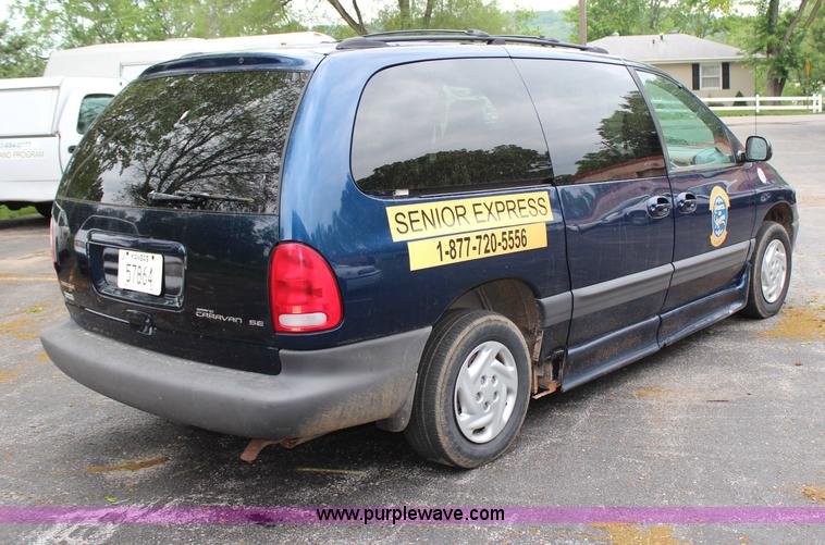 image for item G5328 2000 Dodge Grand Caravan SE van