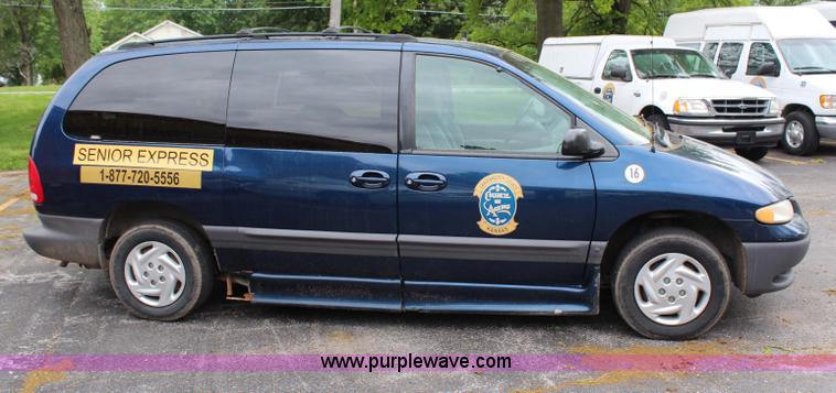 image for item G5328 2000 Dodge Grand Caravan SE van