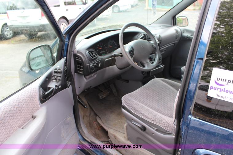 image for item G5328 2000 Dodge Grand Caravan SE van