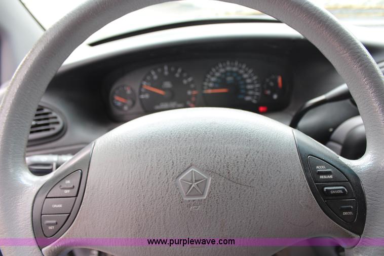 image for item G5328 2000 Dodge Grand Caravan SE van