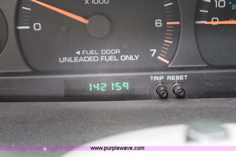 image for item G5328 2000 Dodge Grand Caravan SE van