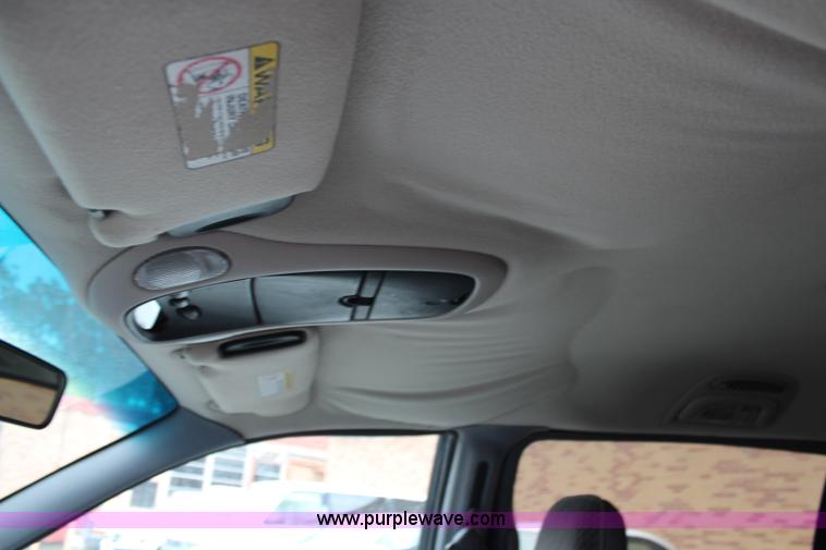 image for item G5328 2000 Dodge Grand Caravan SE van