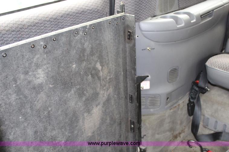 image for item G5328 2000 Dodge Grand Caravan SE van