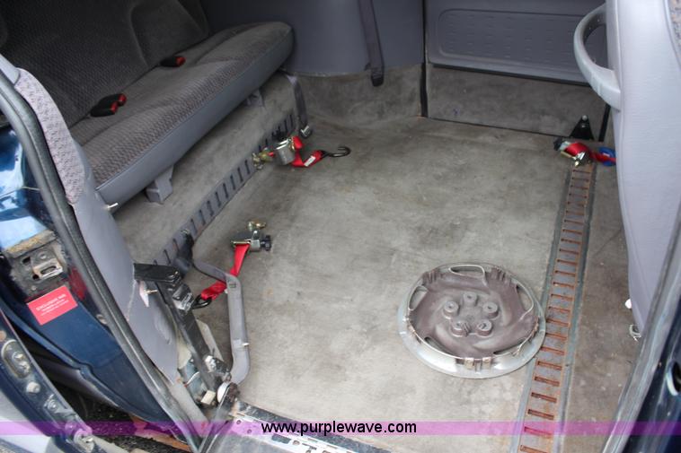 image for item G5328 2000 Dodge Grand Caravan SE van