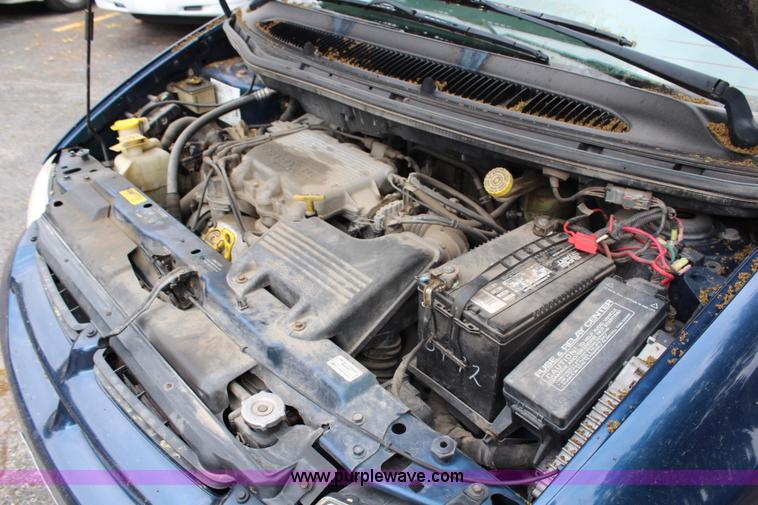 image for item G5328 2000 Dodge Grand Caravan SE van
