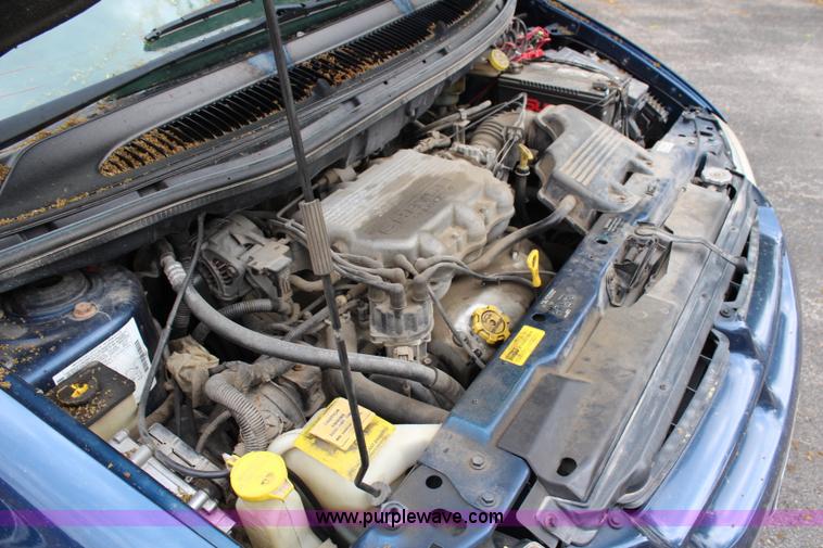 image for item G5328 2000 Dodge Grand Caravan SE van