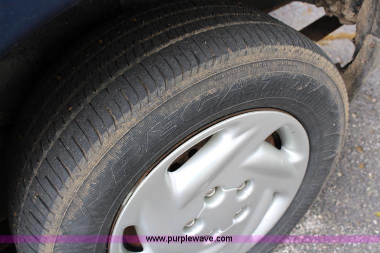 image for item G5328 2000 Dodge Grand Caravan SE van