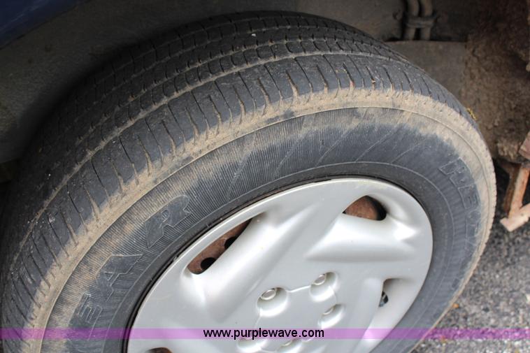 image for item G5328 2000 Dodge Grand Caravan SE van