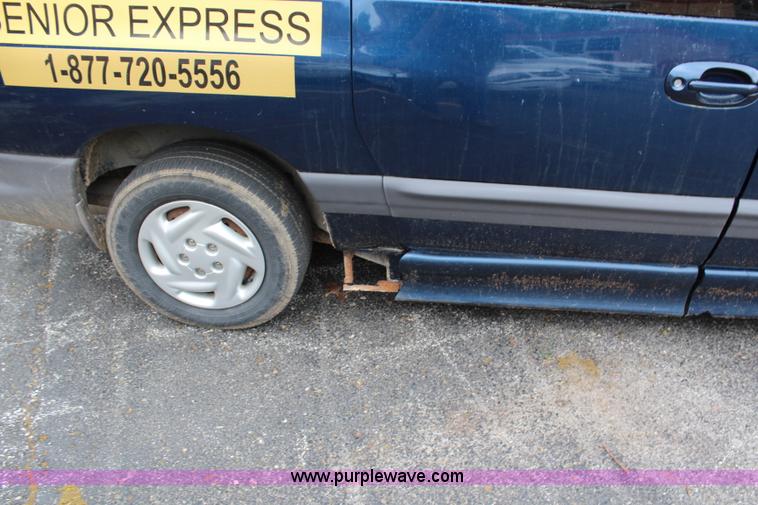 image for item G5328 2000 Dodge Grand Caravan SE van