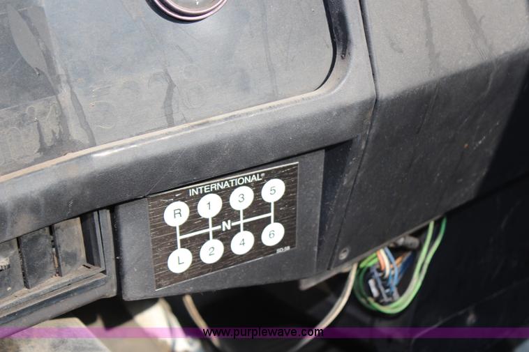 image for item G5390 1996 International 4700 semi truck