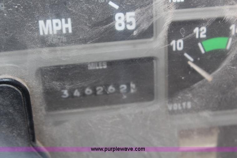 image for item G5390 1996 International 4700 semi truck