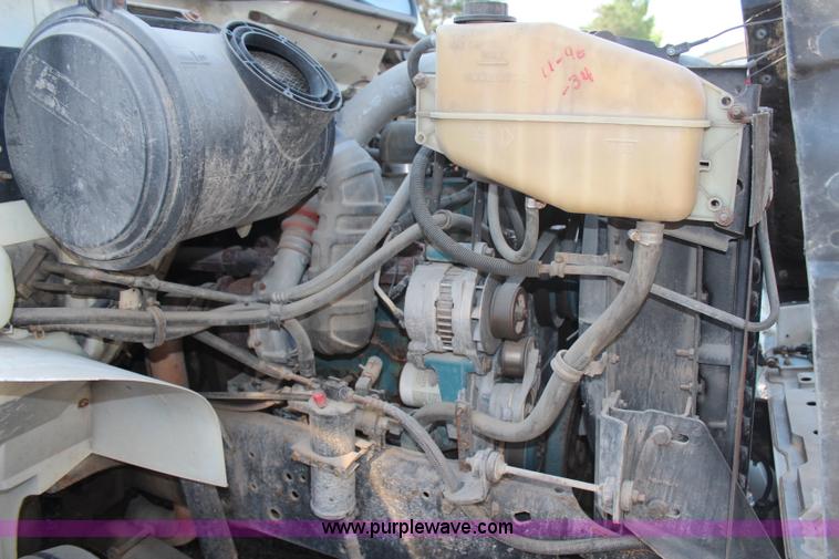 image for item G5390 1996 International 4700 semi truck