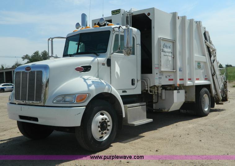 image for item G7901 2008 Peterbilt 335 refuse truck