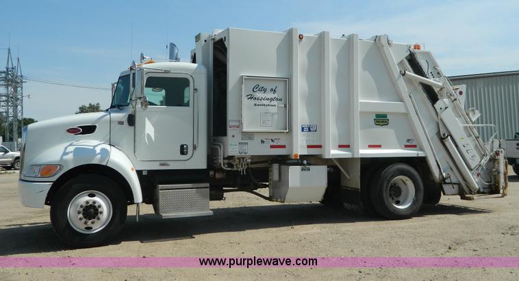 image for item G7901 2008 Peterbilt 335 refuse truck