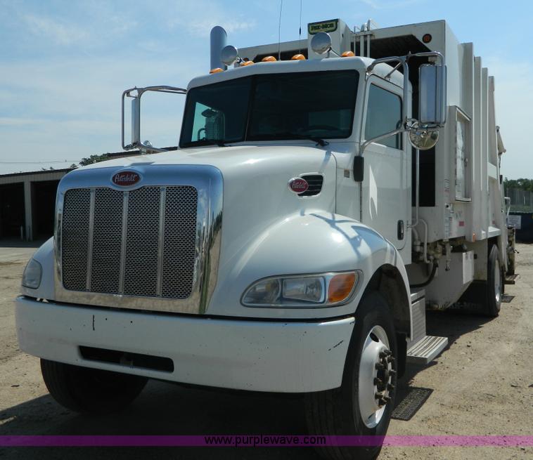 image for item G7901 2008 Peterbilt 335 refuse truck