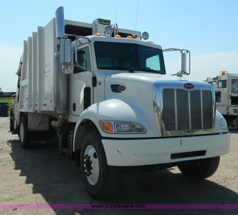 image for item G7901 2008 Peterbilt 335 refuse truck