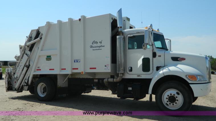 image for item G7901 2008 Peterbilt 335 refuse truck