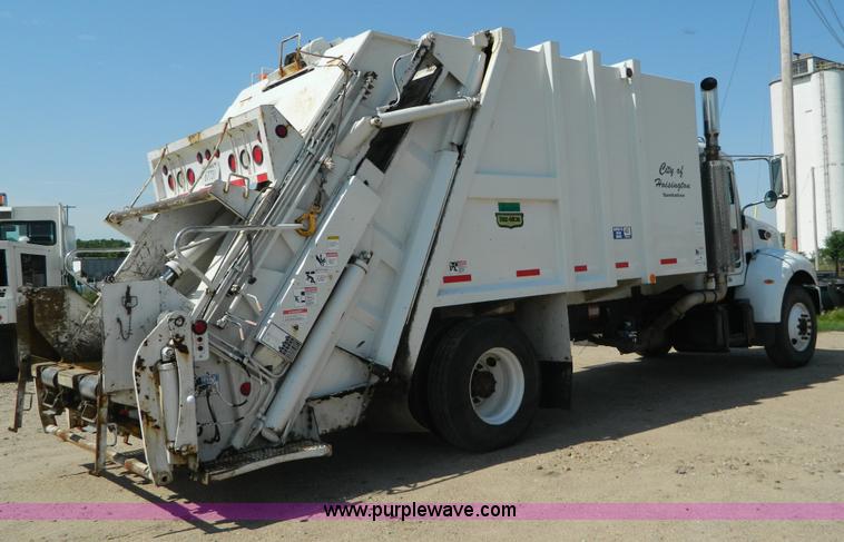 image for item G7901 2008 Peterbilt 335 refuse truck