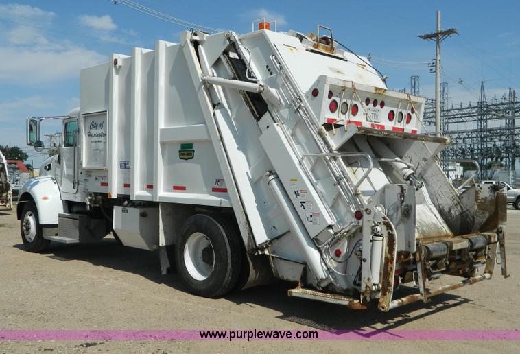 image for item G7901 2008 Peterbilt 335 refuse truck