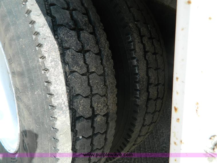 image for item G7901 2008 Peterbilt 335 refuse truck