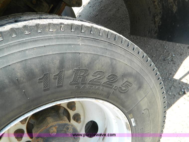 image for item G7901 2008 Peterbilt 335 refuse truck