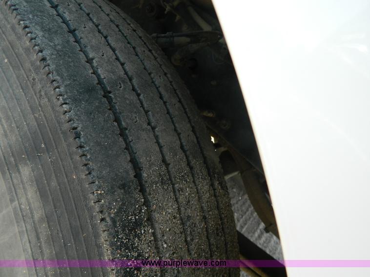 image for item G7901 2008 Peterbilt 335 refuse truck