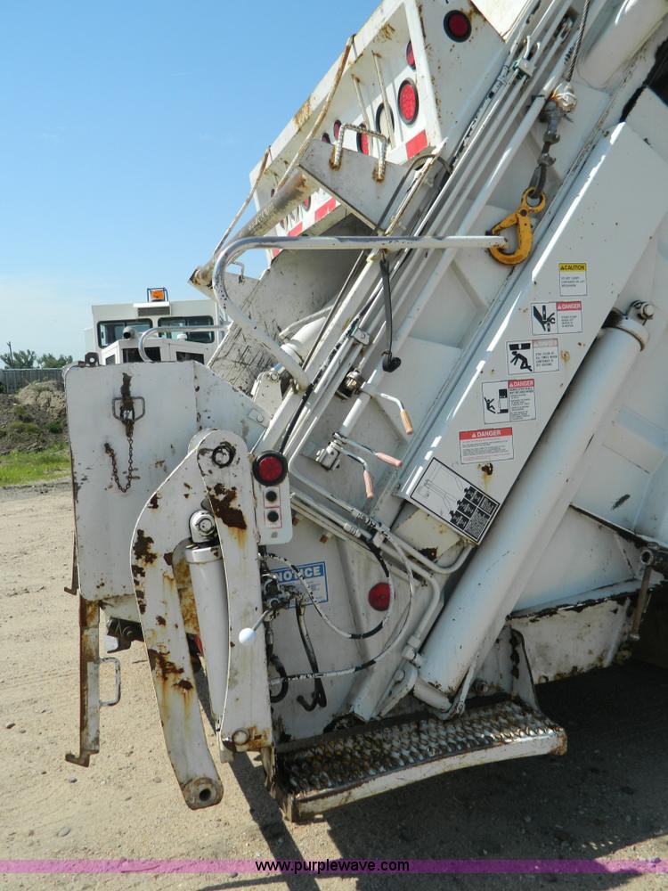 image for item G7901 2008 Peterbilt 335 refuse truck