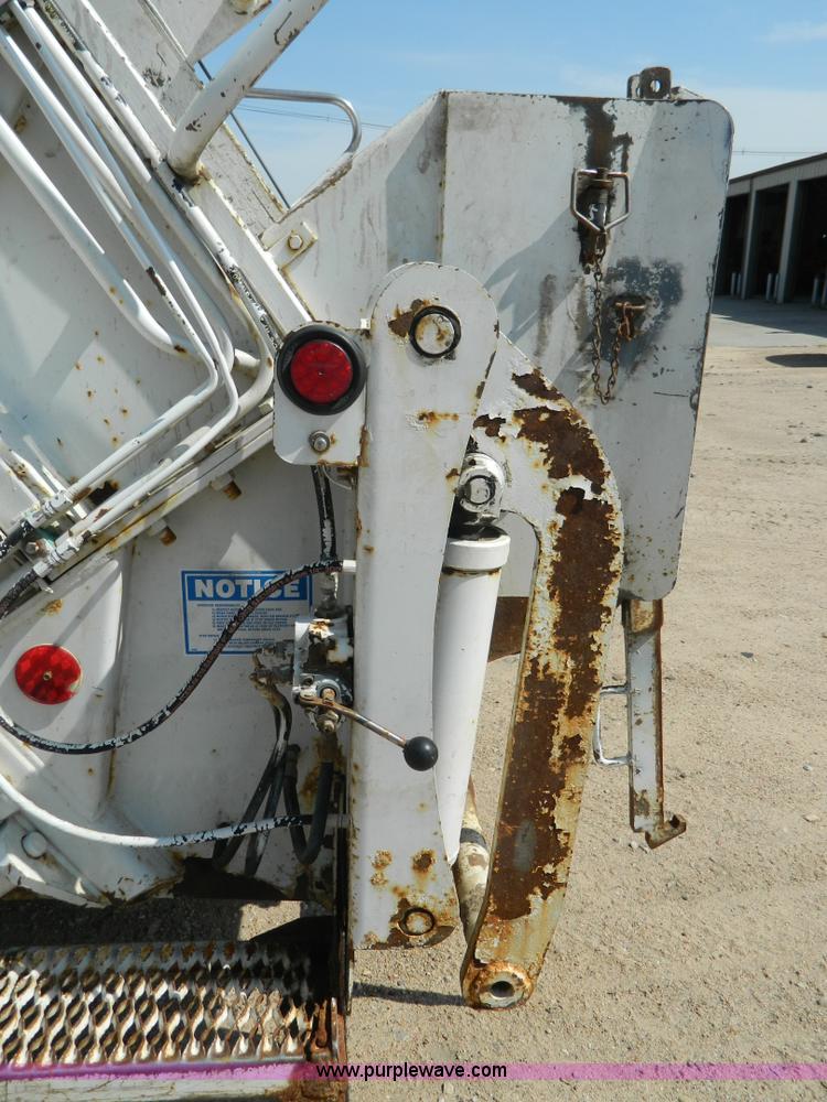 image for item G7901 2008 Peterbilt 335 refuse truck