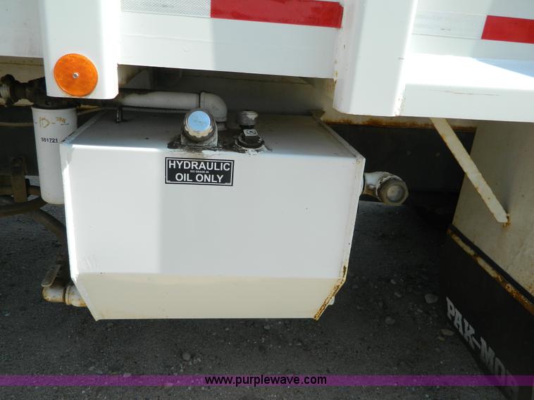 image for item G7901 2008 Peterbilt 335 refuse truck