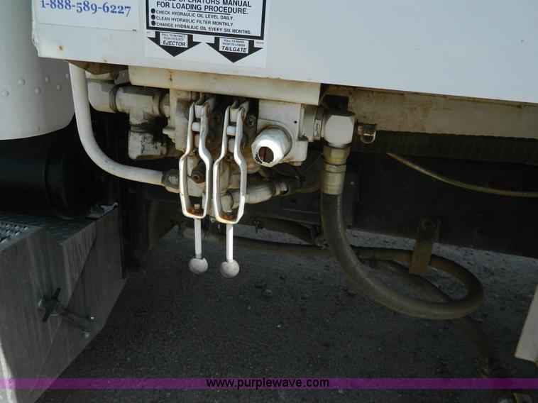 image for item G7901 2008 Peterbilt 335 refuse truck