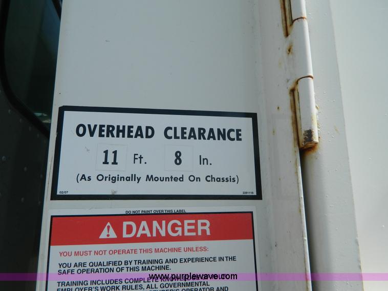 image for item G7901 2008 Peterbilt 335 refuse truck