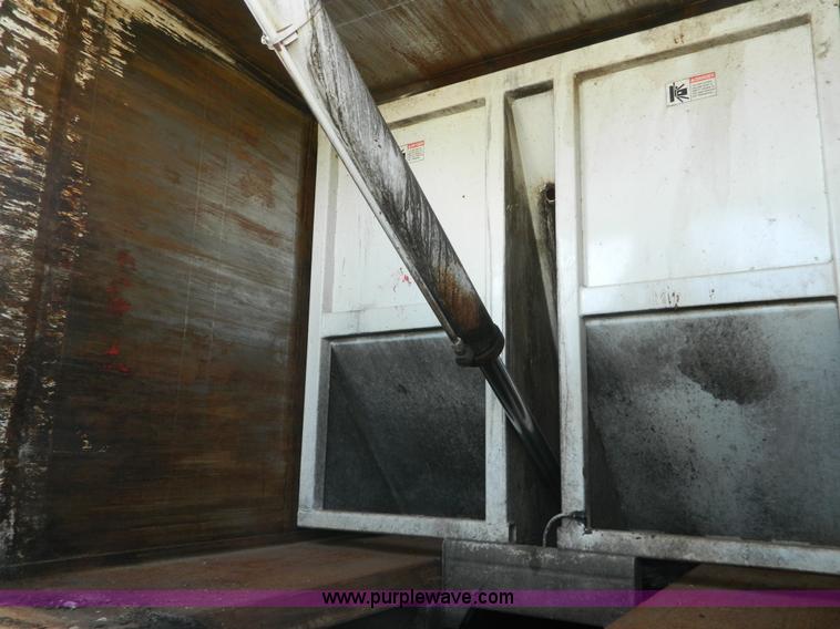 image for item G7901 2008 Peterbilt 335 refuse truck