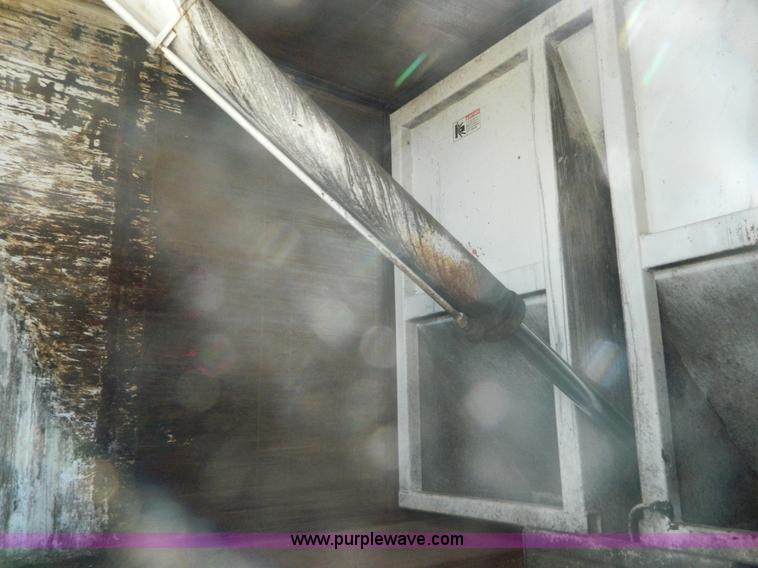 image for item G7901 2008 Peterbilt 335 refuse truck