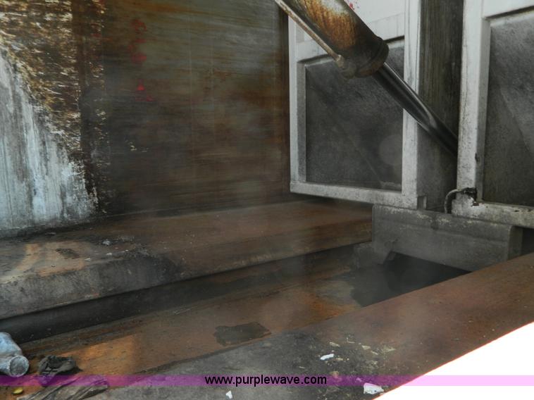 image for item G7901 2008 Peterbilt 335 refuse truck