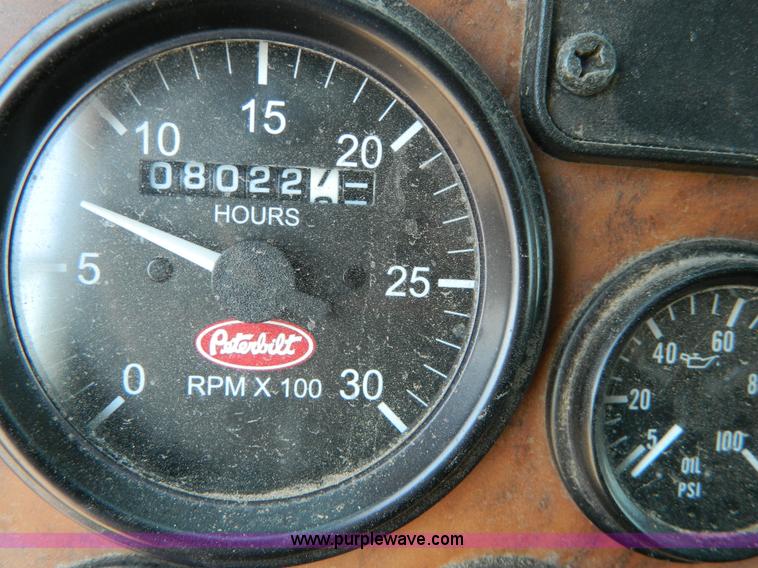 image for item G7901 2008 Peterbilt 335 refuse truck