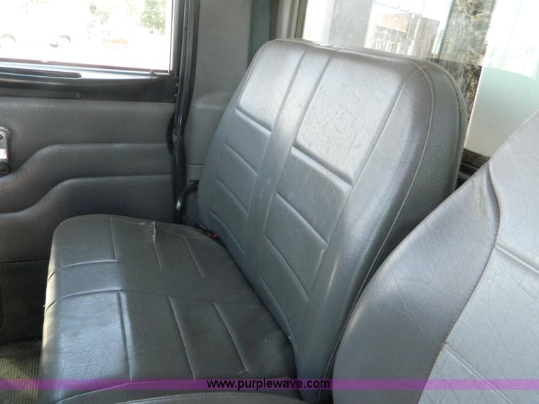 image for item G7901 2008 Peterbilt 335 refuse truck