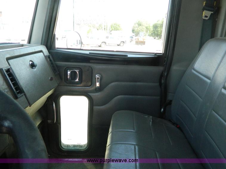 image for item G7901 2008 Peterbilt 335 refuse truck