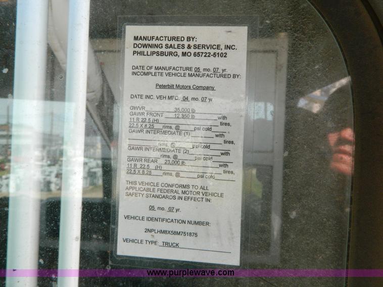 image for item G7901 2008 Peterbilt 335 refuse truck