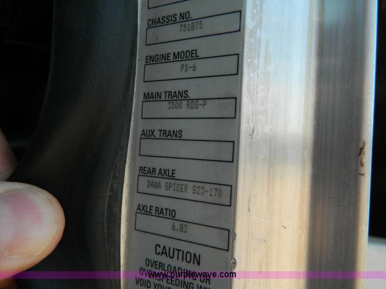 image for item G7901 2008 Peterbilt 335 refuse truck