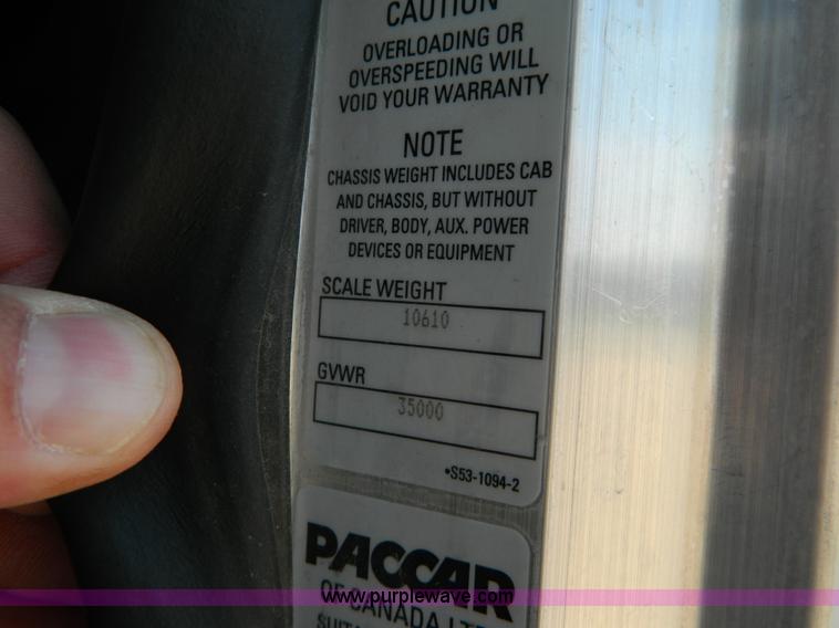 image for item G7901 2008 Peterbilt 335 refuse truck