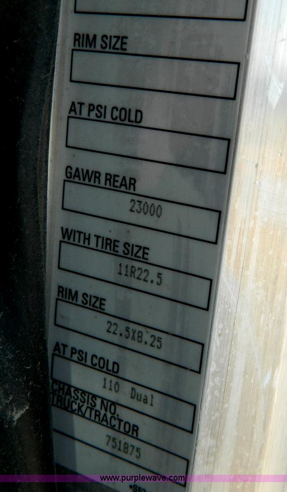 image for item G7901 2008 Peterbilt 335 refuse truck