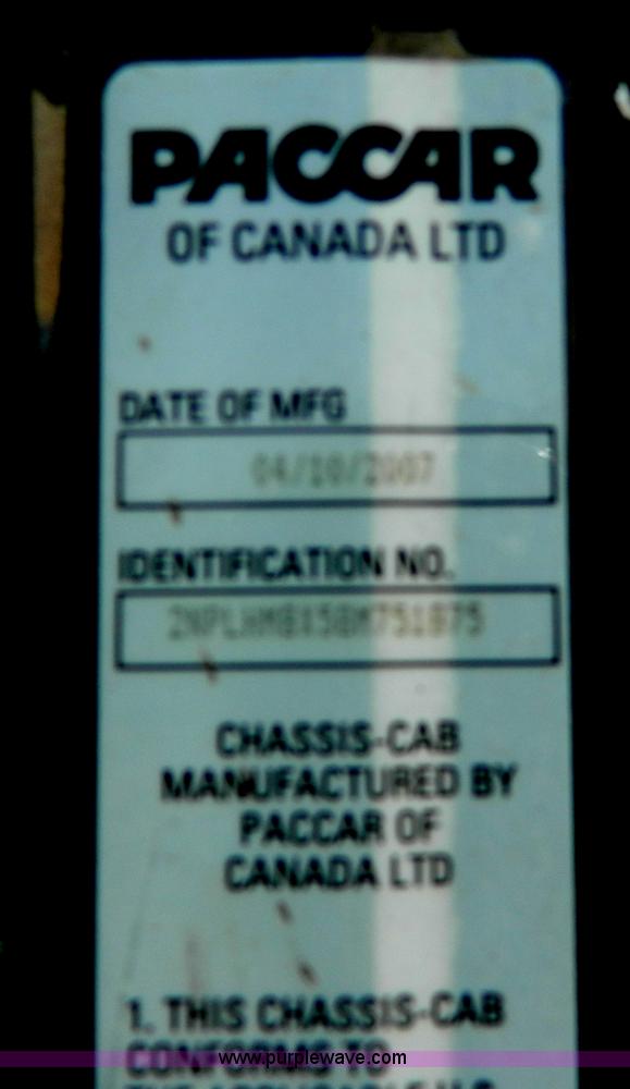 image for item G7901 2008 Peterbilt 335 refuse truck