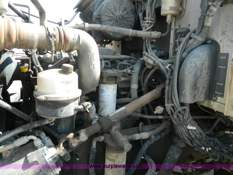 image for item G7901 2008 Peterbilt 335 refuse truck