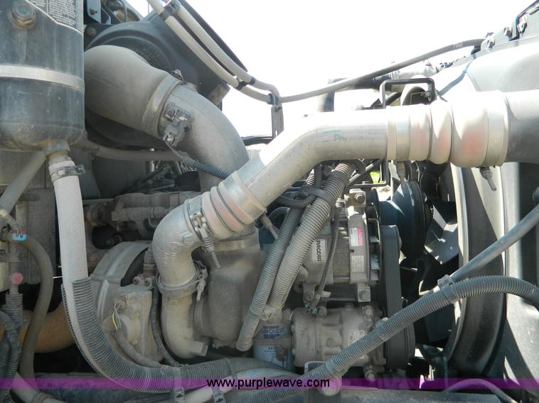 image for item G7901 2008 Peterbilt 335 refuse truck