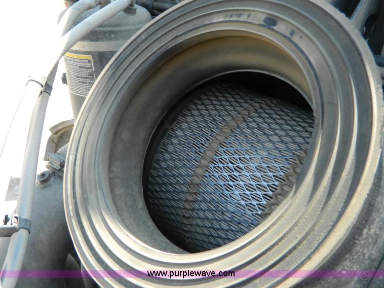 image for item G7901 2008 Peterbilt 335 refuse truck