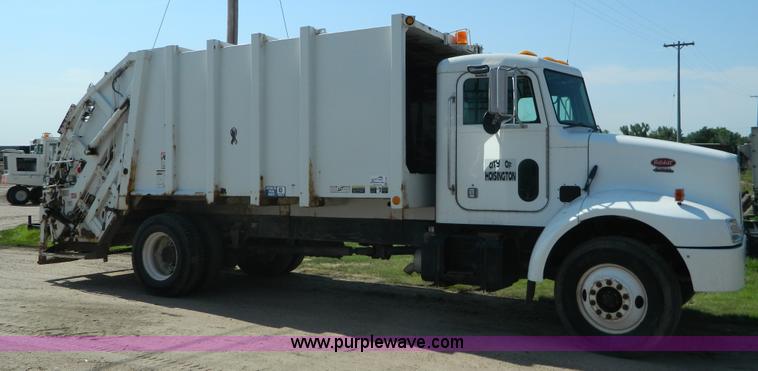 image for item G7902 2001 Peterbilt 330 refuse truck