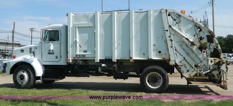 image for item G7902 2001 Peterbilt 330 refuse truck