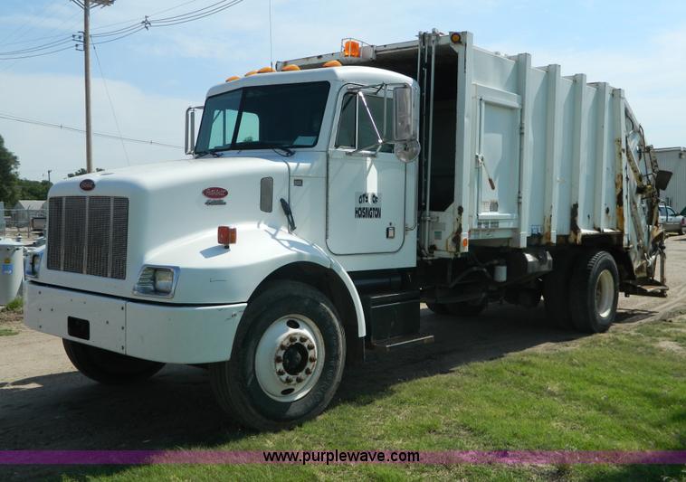 image for item G7902 2001 Peterbilt 330 refuse truck